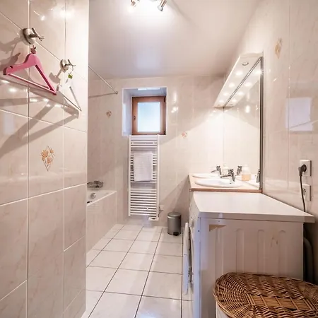 Le Torrent Des Lys Apartment